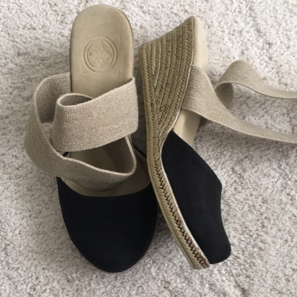 Stylish Black and Tan Wedge Sandals